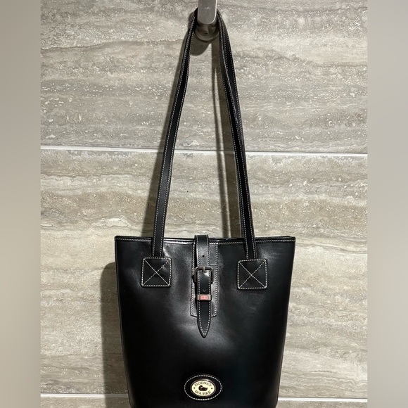 Dooney & Bourke Black Bucket Handbag - Picture 10 of 10